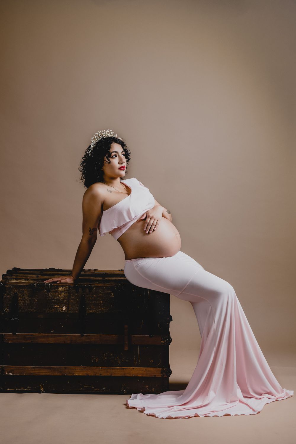 Maternity photography, Jacksonville FL, Carolennys Studios, Fine Art Maternity Photography, Studio Photography, pink two peice maternity dress