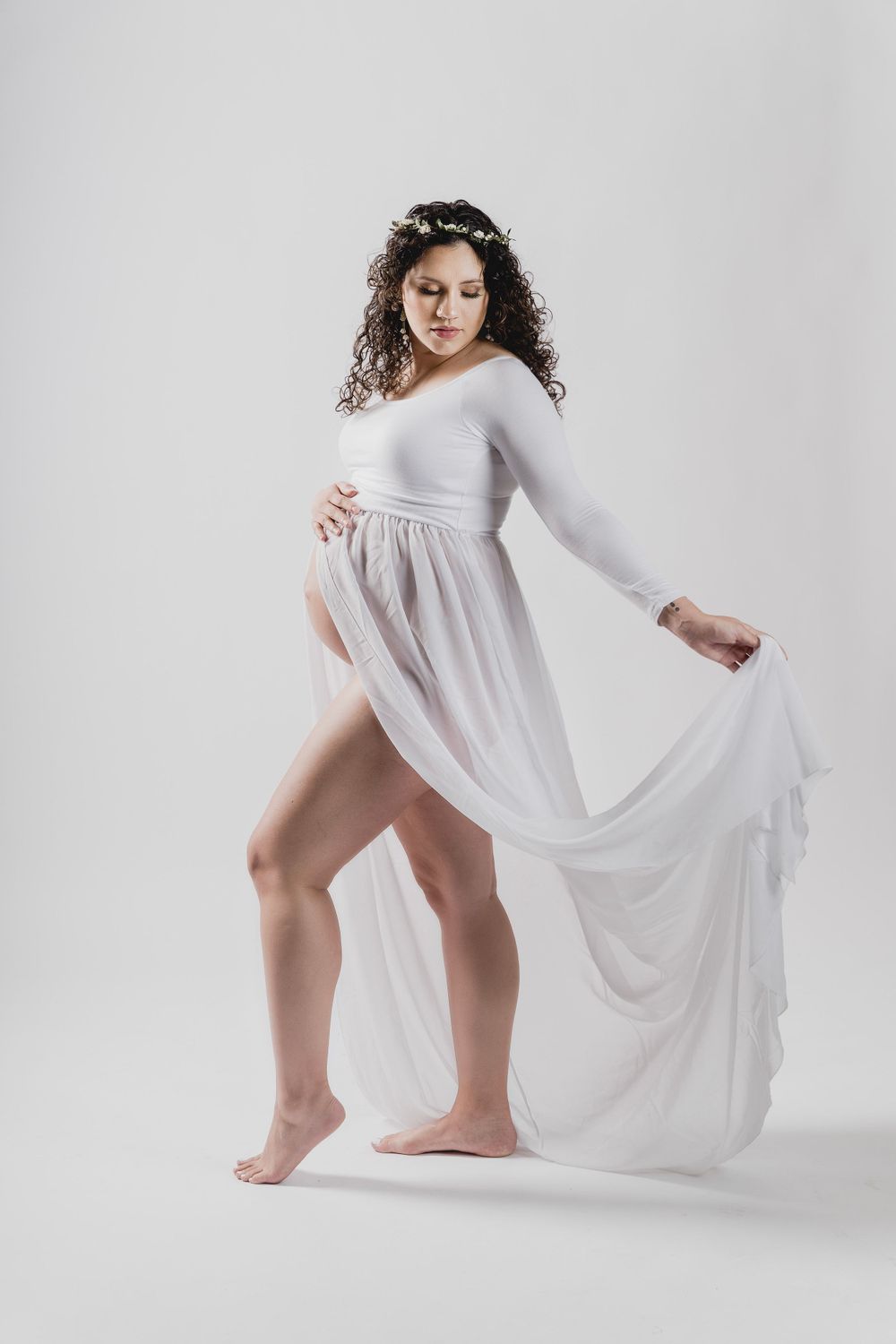 Maternity photography, Jacksonville FL, Carolennys Studios, Fine Art Maternity Photography, Studio Photography, White sleeve maternity dress